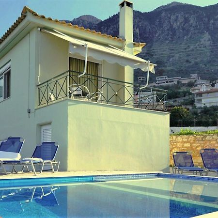 Semiramis Suites With Pool Каламата Экстерьер фото