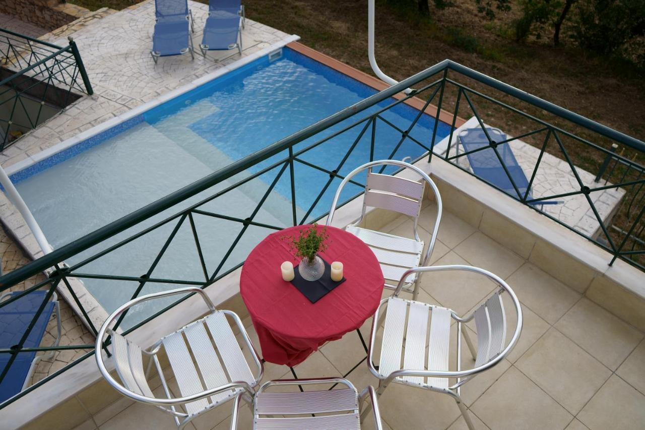 Semiramis Suites With Pool Каламата Экстерьер фото