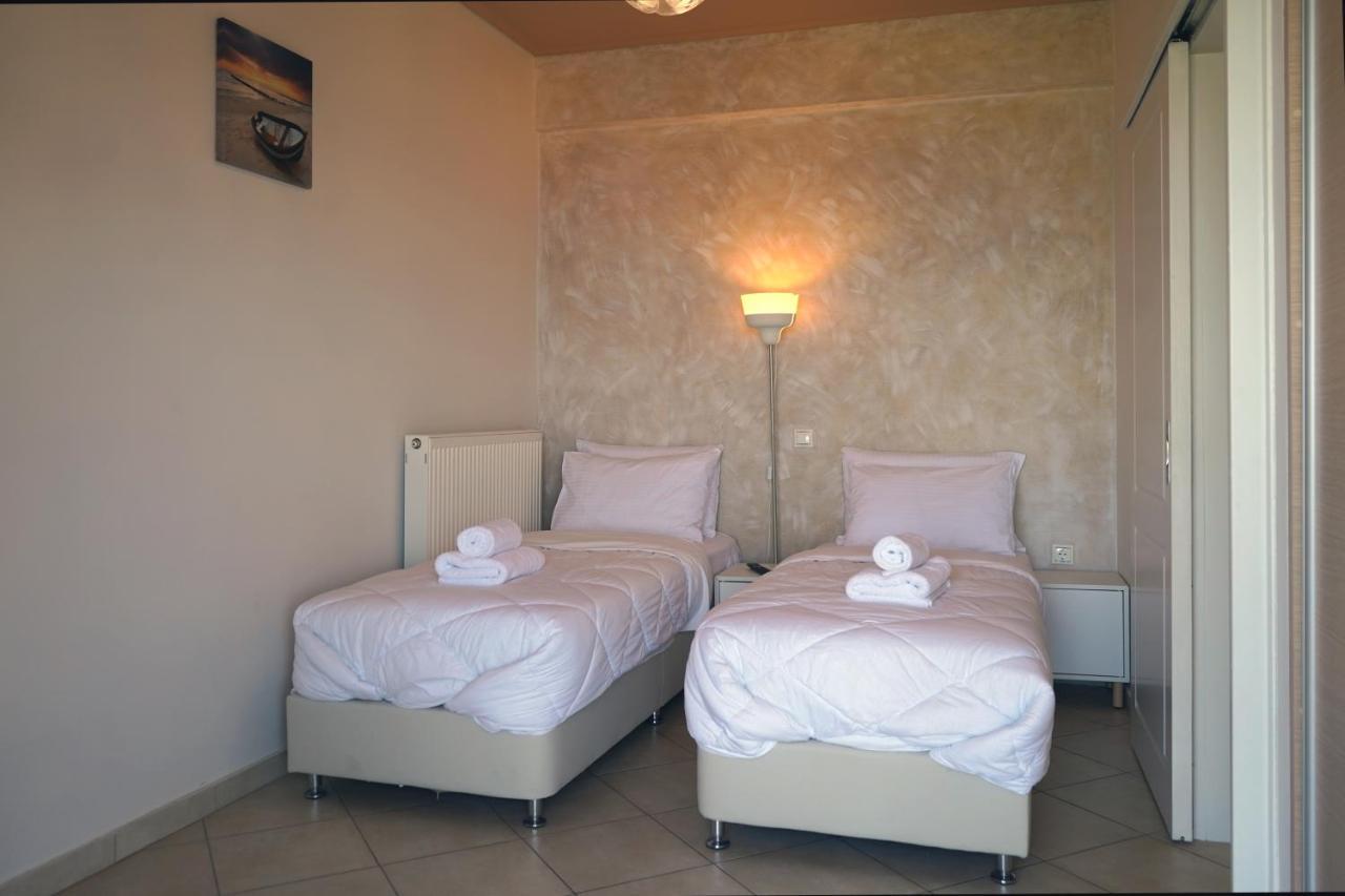 Semiramis Suites With Pool Каламата Экстерьер фото