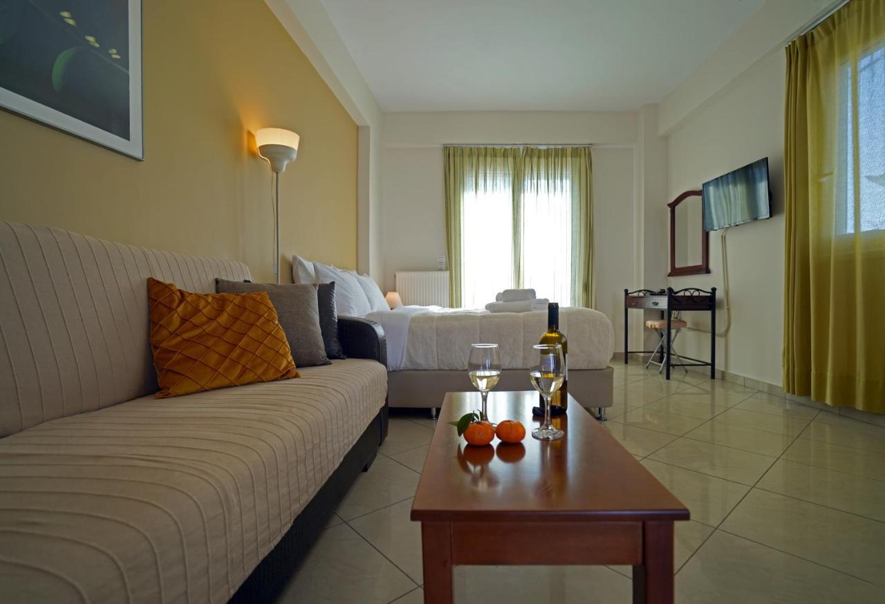 Semiramis Suites With Pool Каламата Экстерьер фото