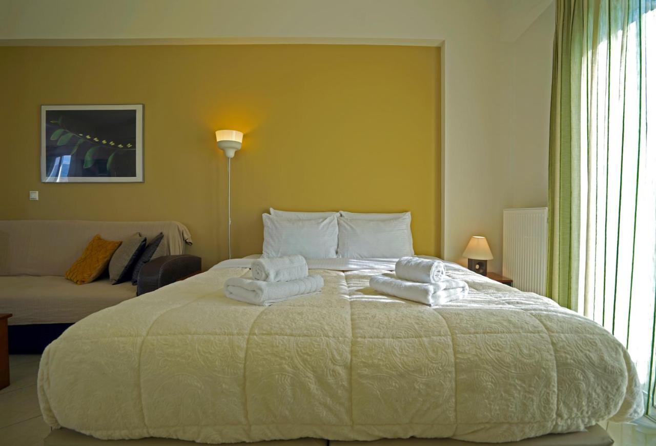 Semiramis Suites With Pool Каламата Экстерьер фото
