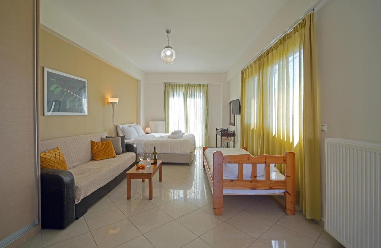 Semiramis Suites With Pool Каламата Экстерьер фото