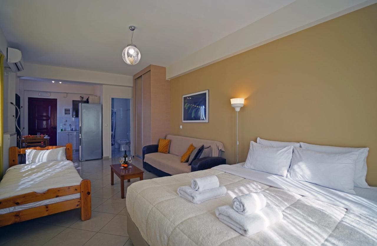 Semiramis Suites With Pool Каламата Экстерьер фото