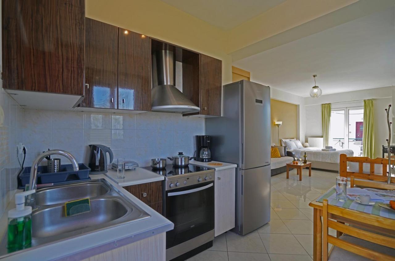 Semiramis Suites With Pool Каламата Экстерьер фото
