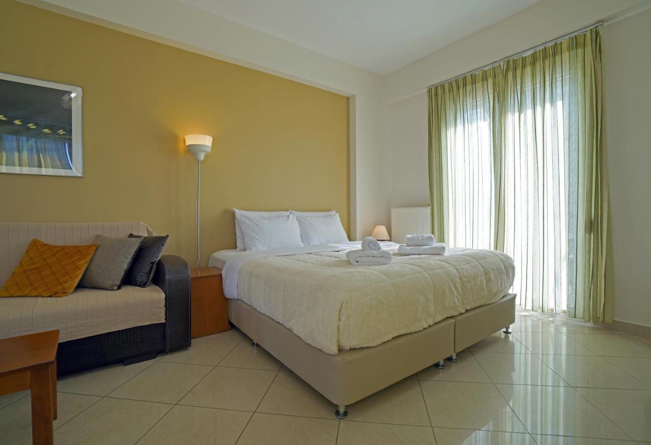 Semiramis Suites With Pool Каламата Экстерьер фото