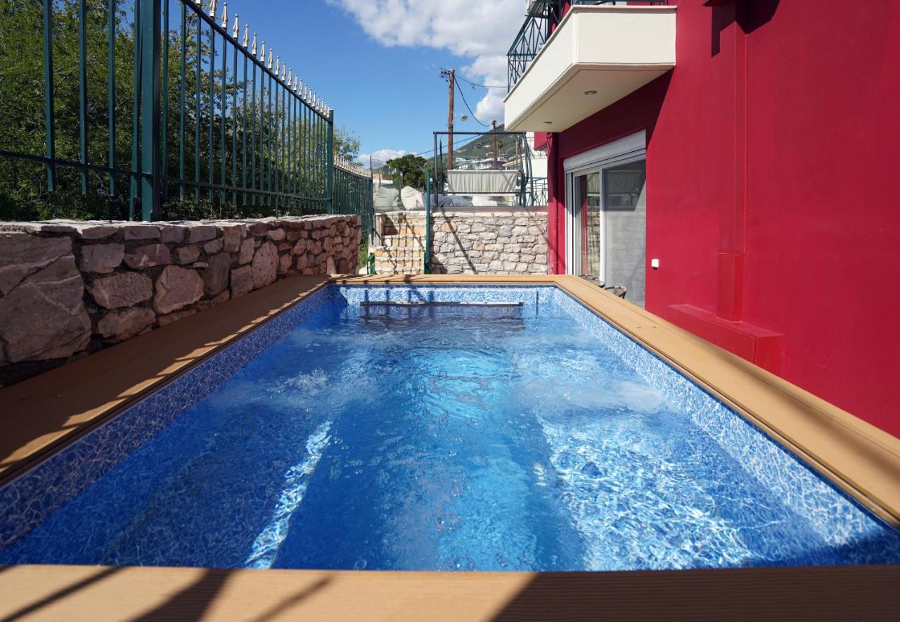 Semiramis Suites With Pool Каламата Экстерьер фото