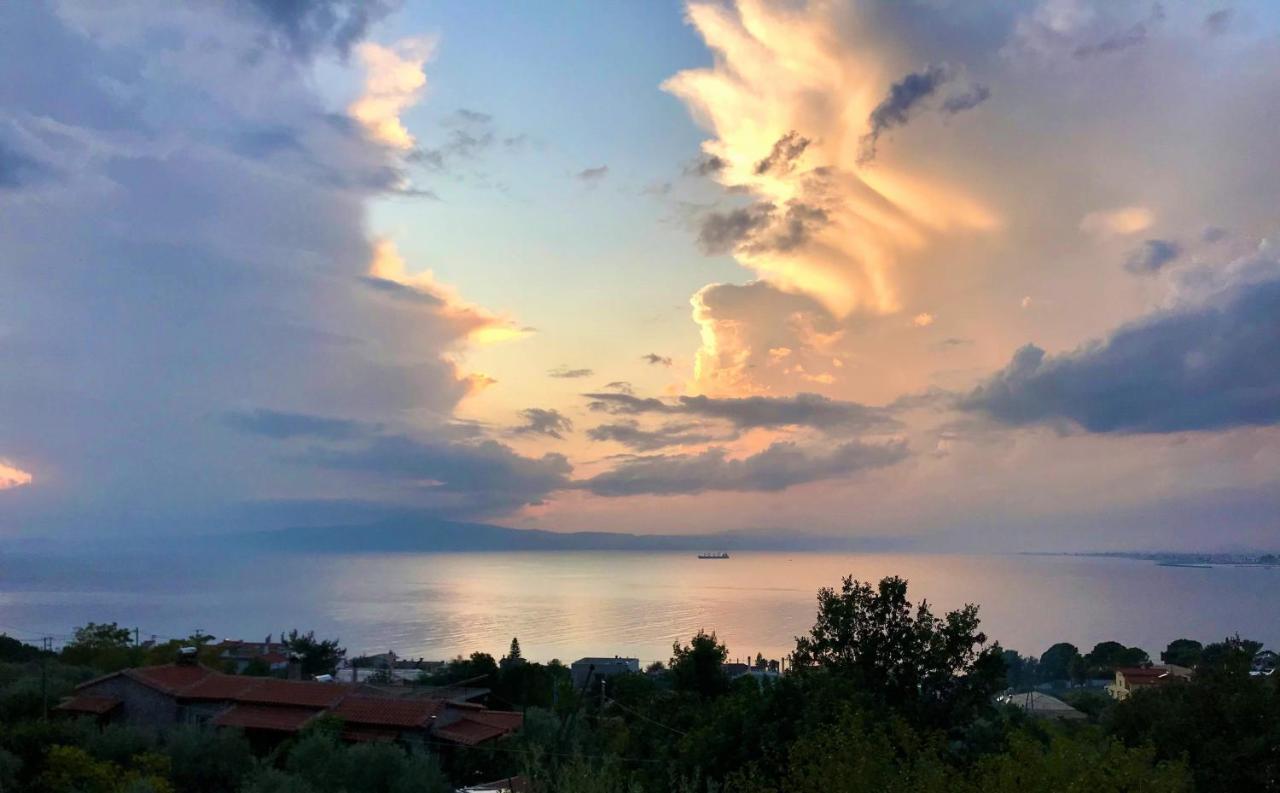 Semiramis Suites With Pool Каламата Экстерьер фото
