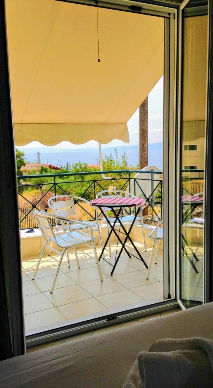 Semiramis Suites With Pool Каламата Экстерьер фото