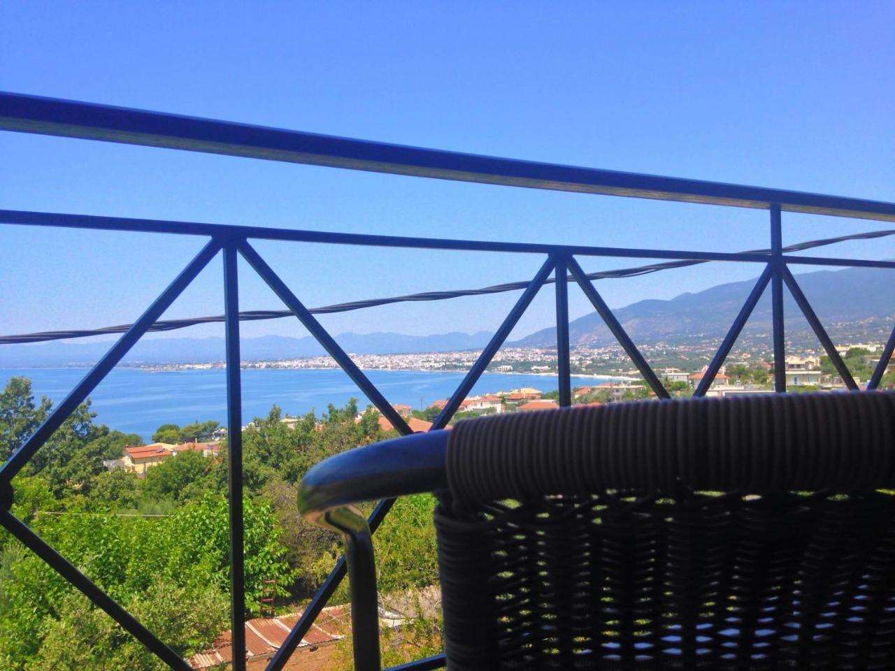 Semiramis Suites With Pool Каламата Экстерьер фото