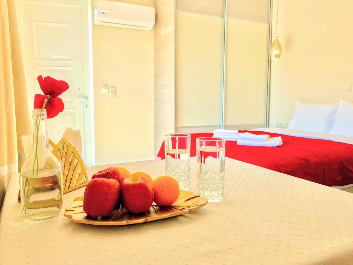 Semiramis Suites With Pool Каламата Экстерьер фото